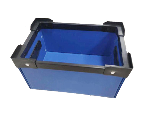 Plastic box with hollow board